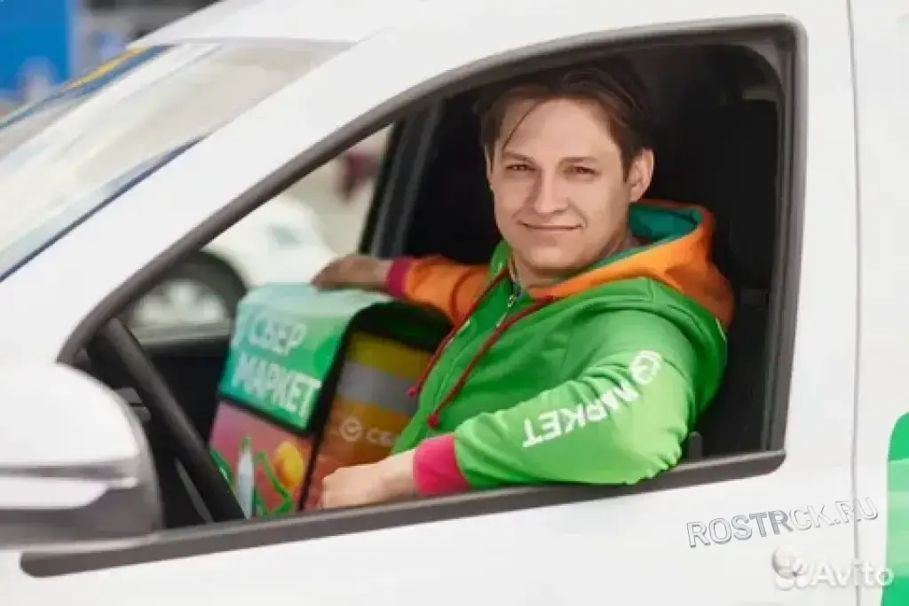 Курьер на арендном авто в Москве.